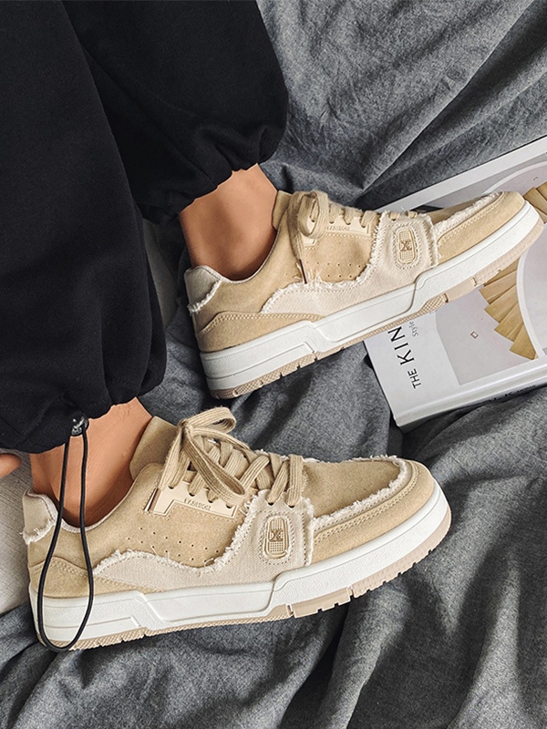 Herren-Sneaker mit kontrastierendem Einsatz und rohem Rand-2